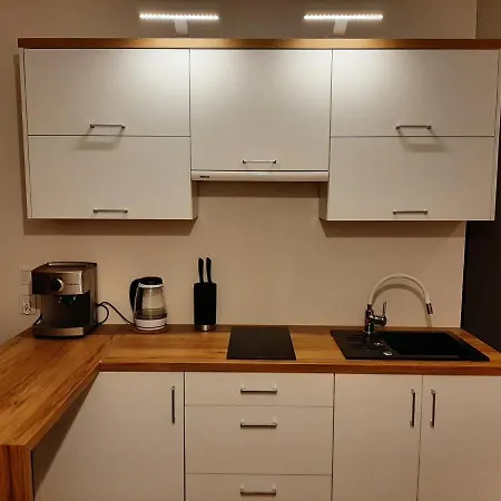 Pod Szyndzielnia, Debowiec Lejlighed